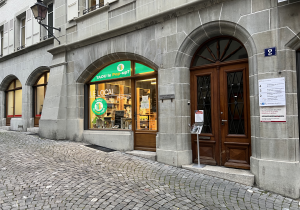 TAOU-vitrine-pop-up